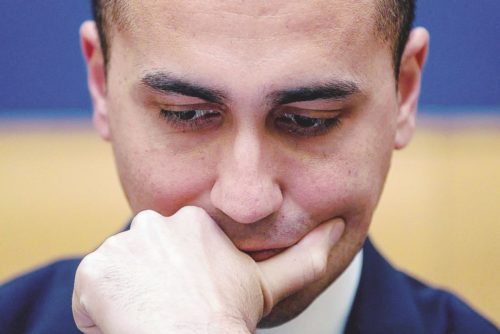 Il ministro del Lavoro dello Sviluppo economico e vicepremier Luigi Di Maio durante la conferenza stampa per il "Restitution day" del M5s presso la sala stampa della Camera, Roma, 06 febbraio 2019. ANSA/ANGELO CARCON